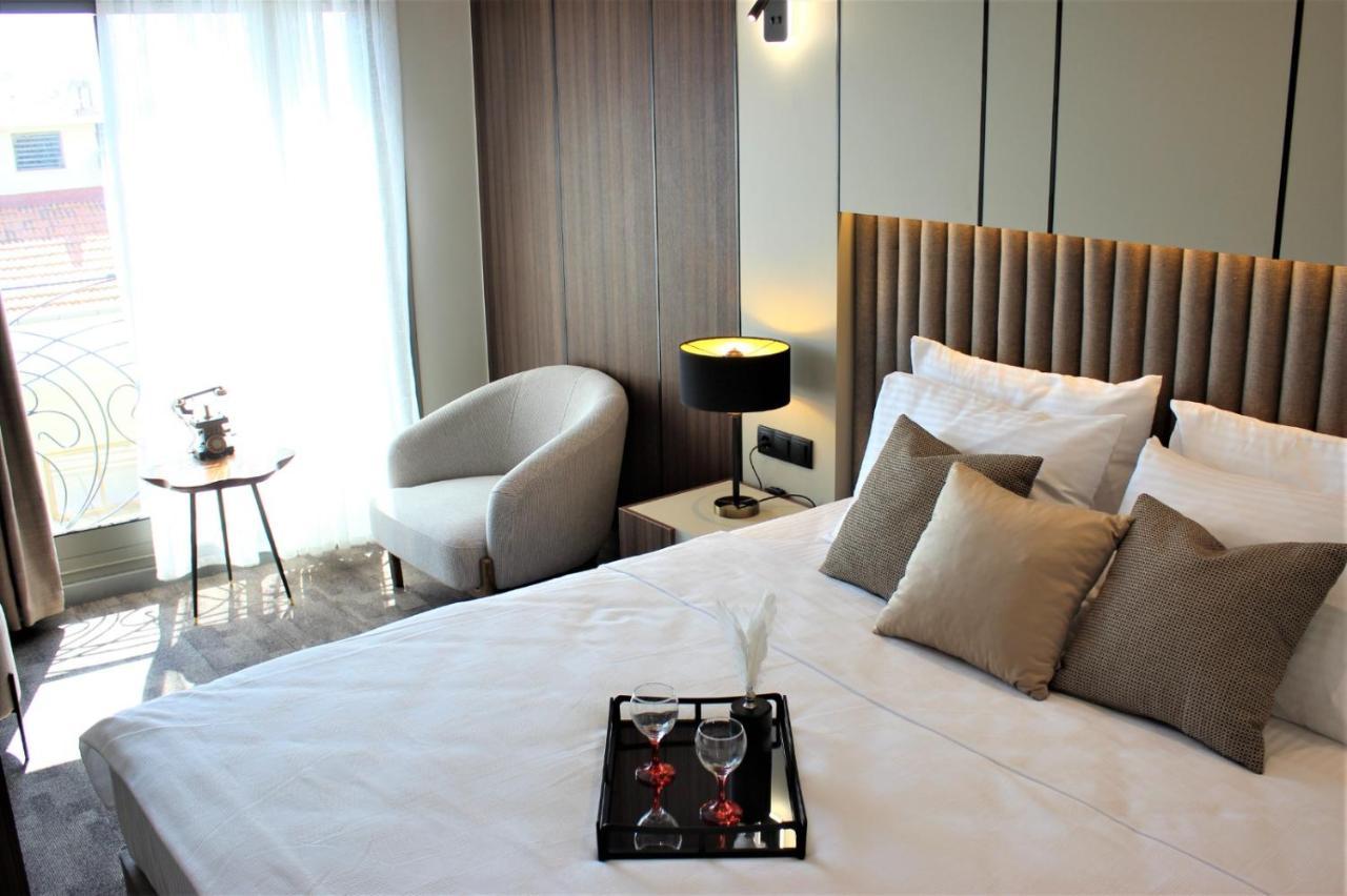 Monalisa Hotels คูซาดาซี ภายนอก รูปภาพ