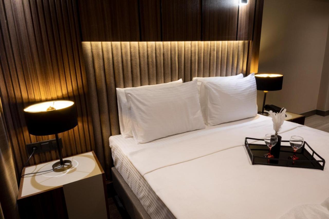 Monalisa Hotels คูซาดาซี ภายนอก รูปภาพ