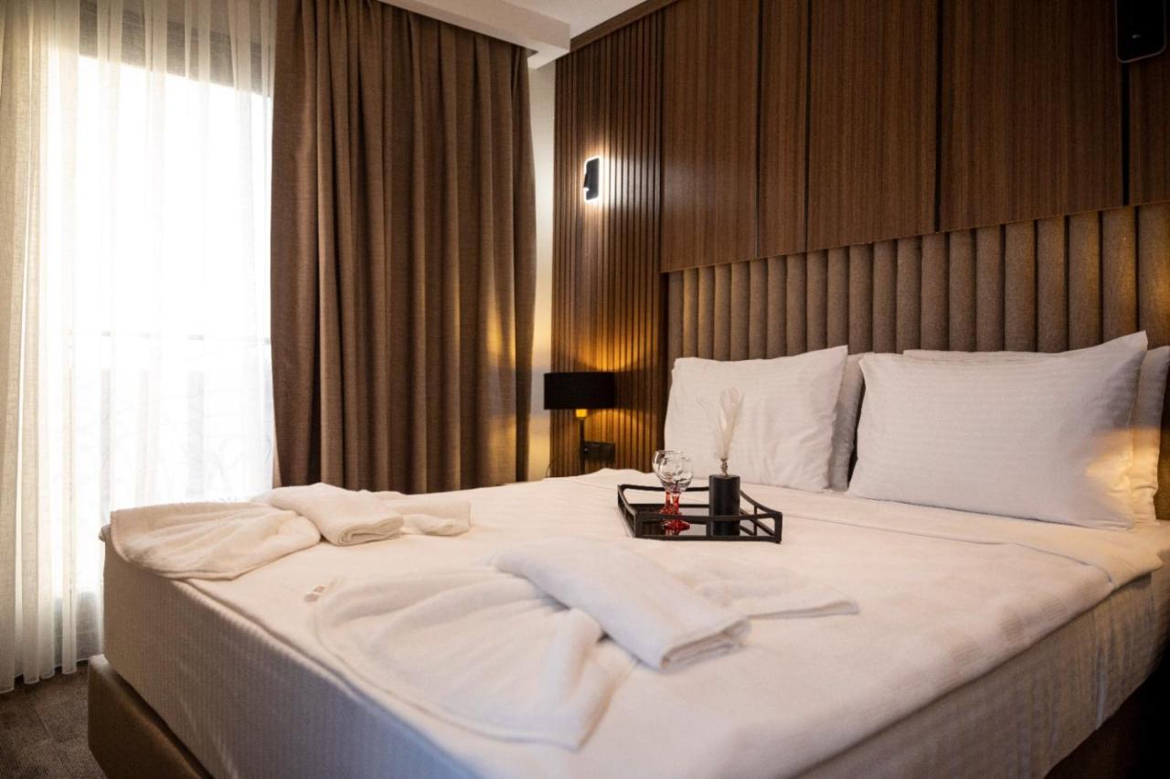 Monalisa Hotels คูซาดาซี ภายนอก รูปภาพ