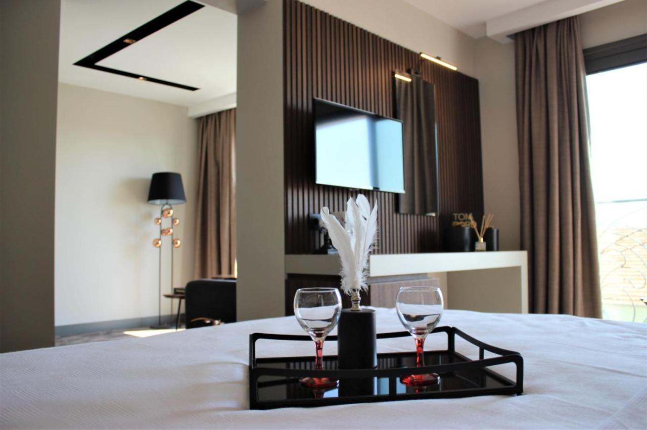 Monalisa Hotels คูซาดาซี ภายนอก รูปภาพ