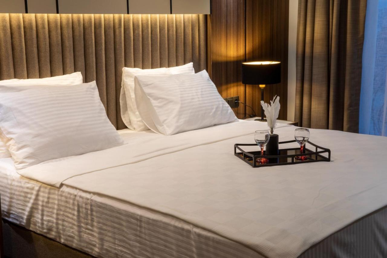 Monalisa Hotels คูซาดาซี ภายนอก รูปภาพ
