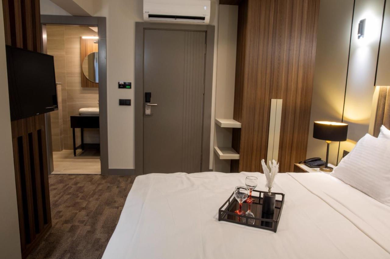 Monalisa Hotels คูซาดาซี ภายนอก รูปภาพ