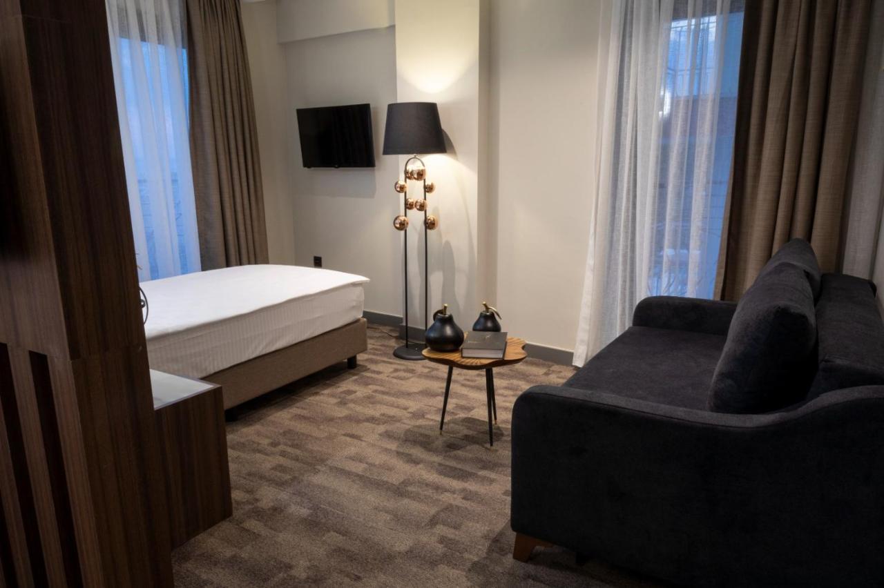 Monalisa Hotels คูซาดาซี ภายนอก รูปภาพ