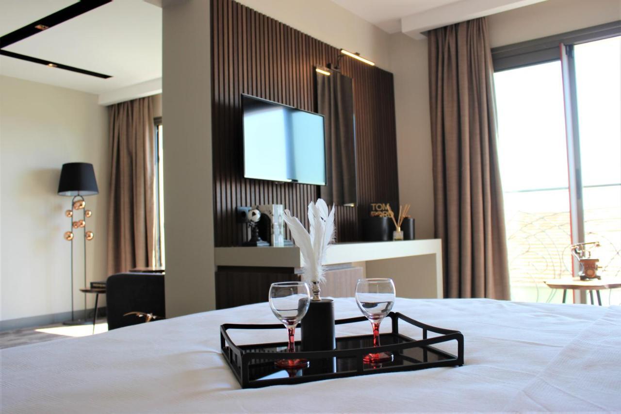 Monalisa Hotels คูซาดาซี ภายนอก รูปภาพ