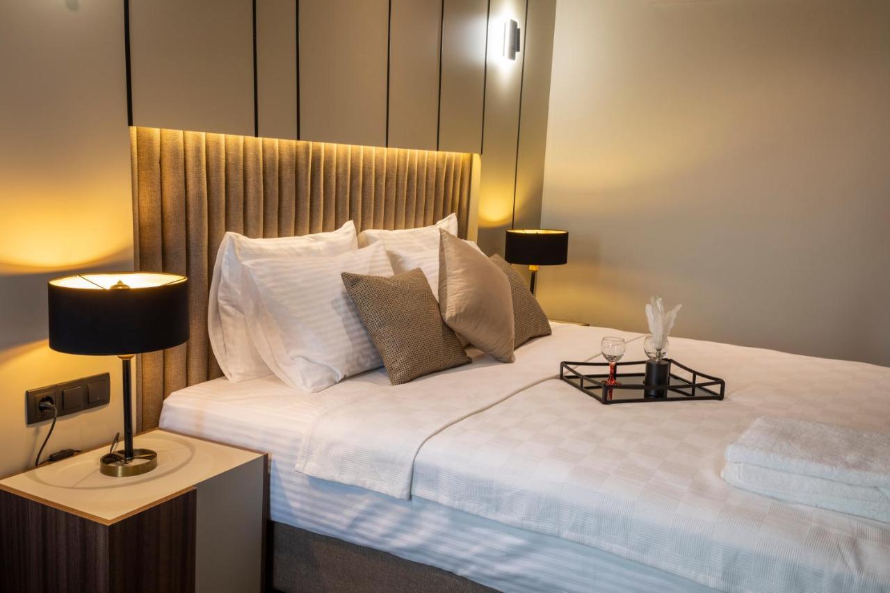 Monalisa Hotels คูซาดาซี ภายนอก รูปภาพ
