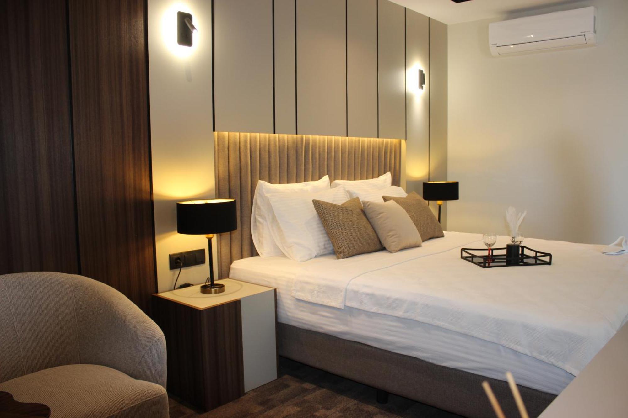 Monalisa Hotels คูซาดาซี ภายนอก รูปภาพ