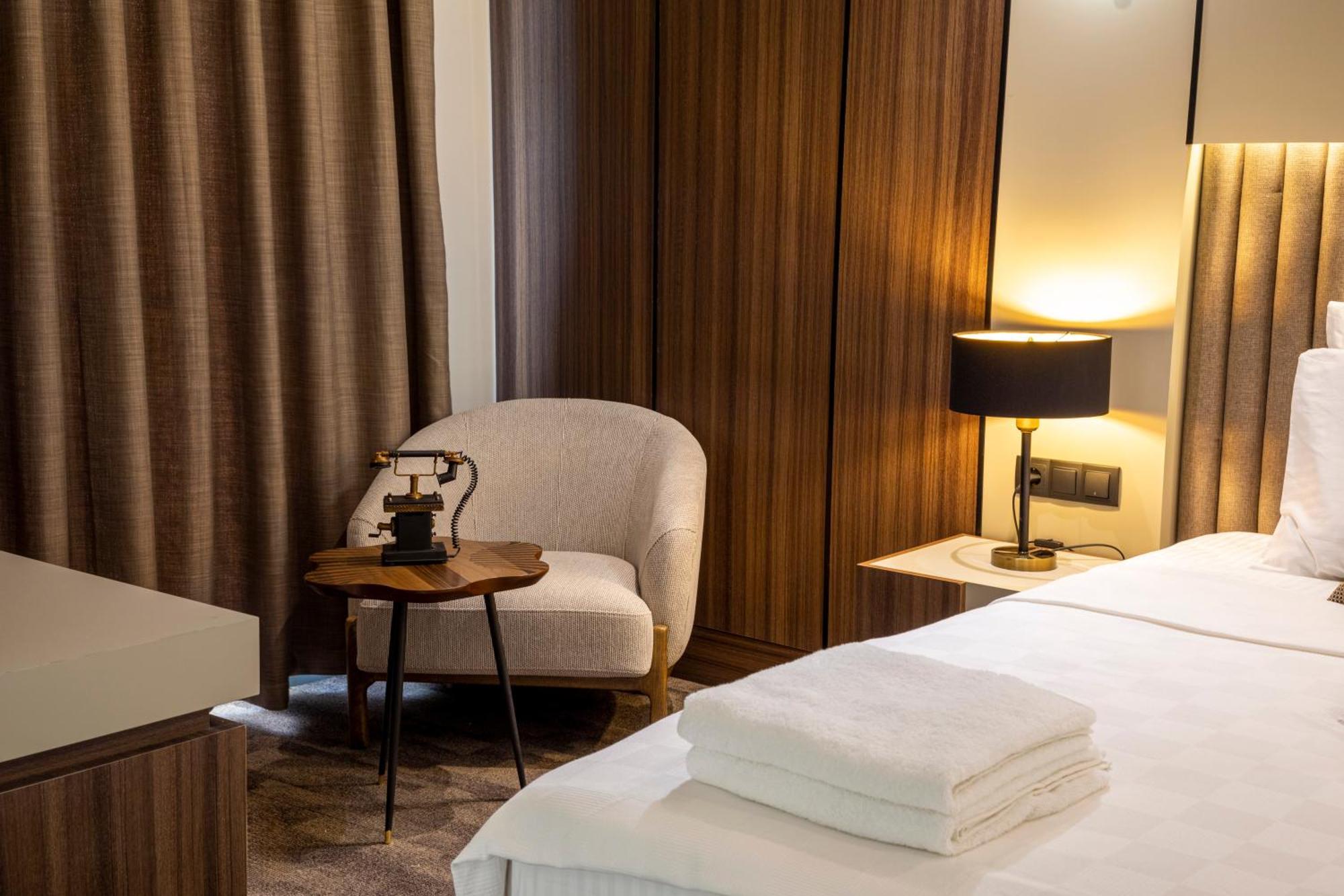 Monalisa Hotels คูซาดาซี ภายนอก รูปภาพ