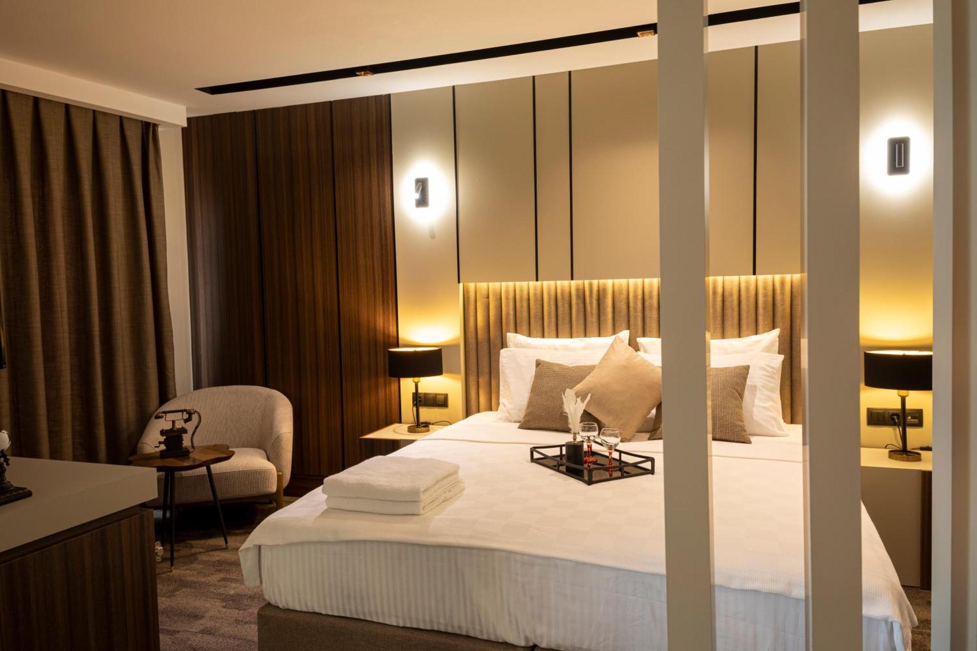 Monalisa Hotels คูซาดาซี ภายนอก รูปภาพ