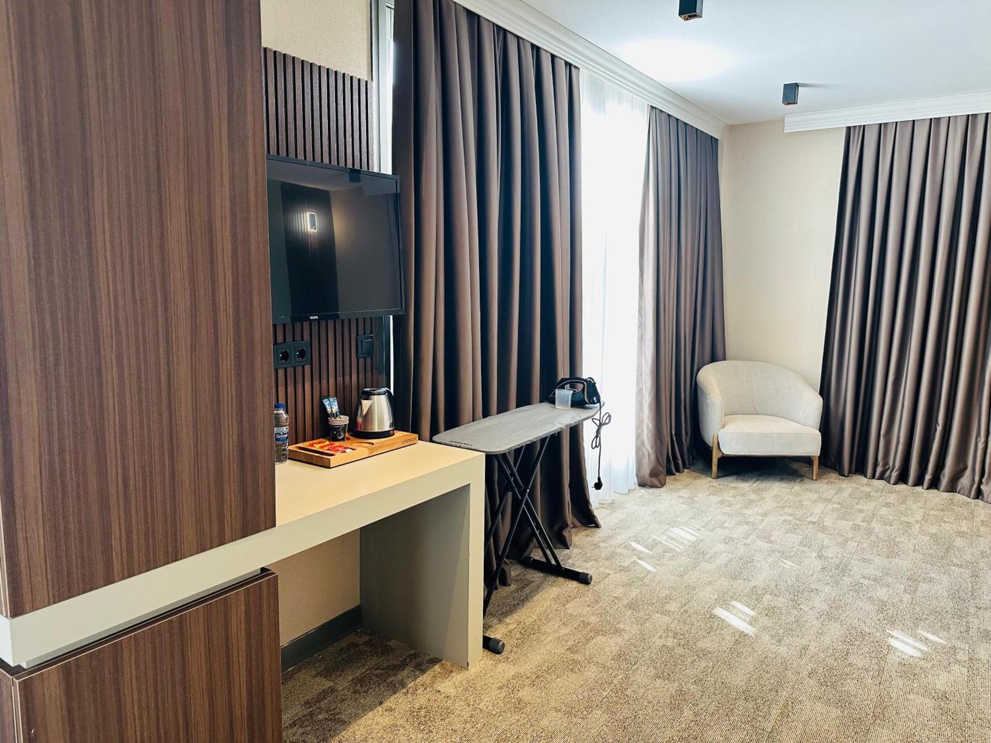 Monalisa Hotels คูซาดาซี ภายนอก รูปภาพ