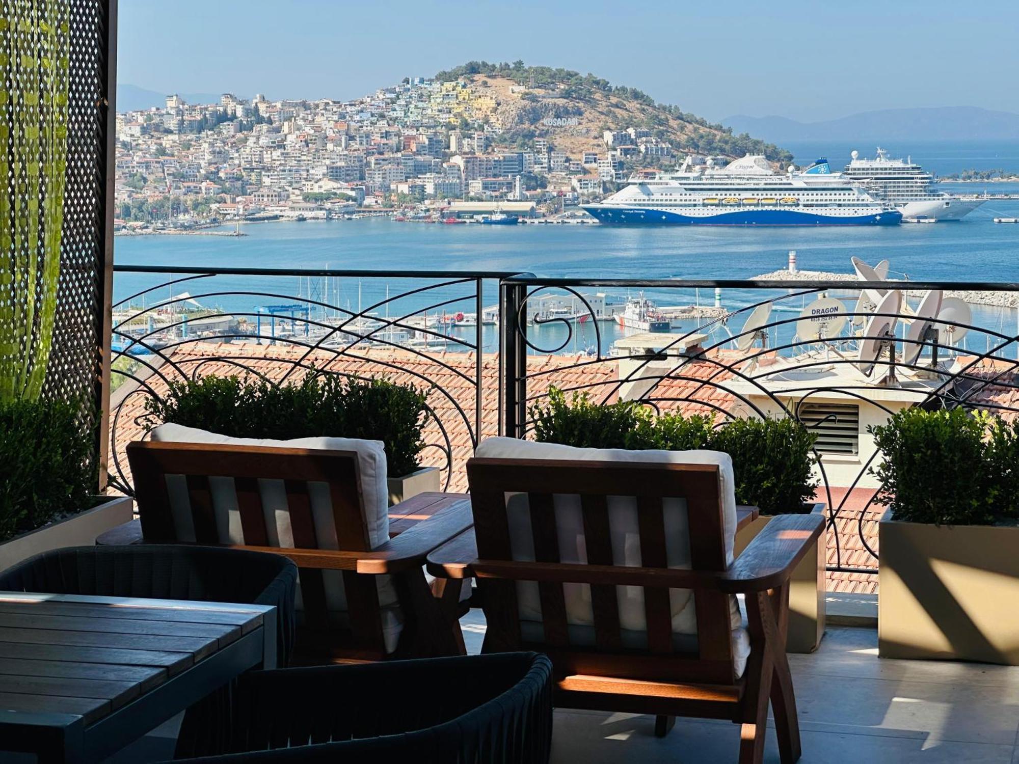 Monalisa Hotels คูซาดาซี ภายนอก รูปภาพ