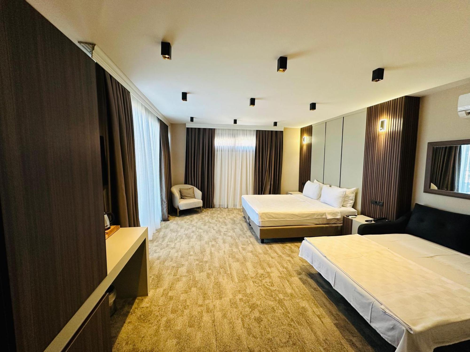 Monalisa Hotels คูซาดาซี ภายนอก รูปภาพ